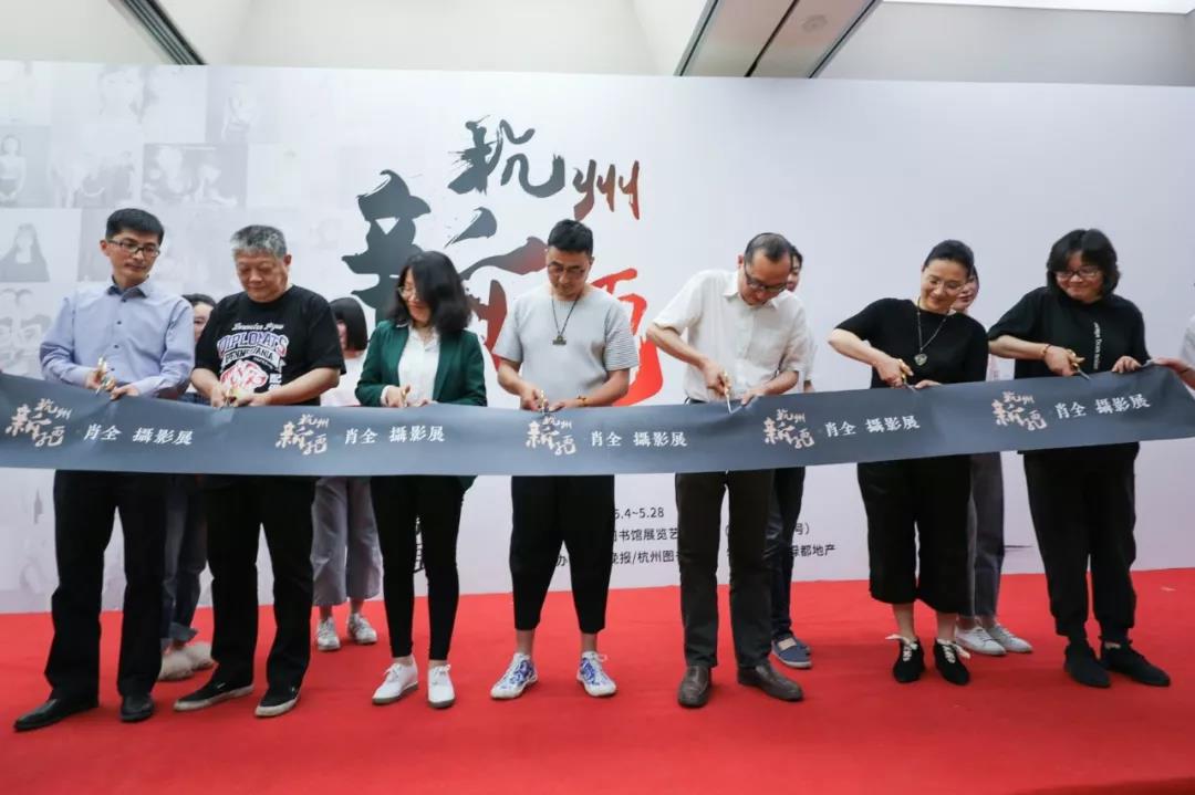 时隔一载，，，，，，美好再续，，，，，，bb贝博艾弗森官方网站地产&amp;amp;肖全荆门新面庞摄影展温情启幕
